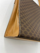 Celine Sac à main Maillon Triomphe — Toile monogrammée marron, détails cuir beige et hardware doré