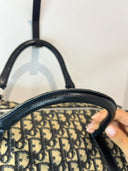 Anses sombres du sac Dior Boston 40, détail des traces d’usage