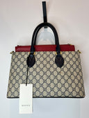 Gucci GG Supreme Tote 2Way — vue de face sur fond clair