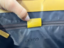Étiquette intérieure Gucci et poche zippée du sac vintage