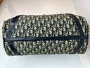 Dessous du sac Dior Trotter Boston 40 et ses bandes sombres