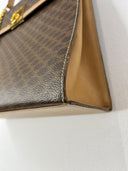 Celine Sac à main Maillon Triomphe — Toile monogrammée marron, détails cuir beige et hardware doré