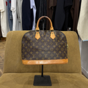 Sac Louis Vuitton Alma en toile Monogram marron, vue de face chez MAJO