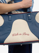Le sac de voyage bleu