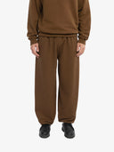 Le jogging molletonné marron