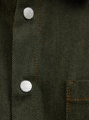 La chemise en denim brut vert