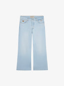 Le pantalon flare en denim clair délavé