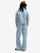 Le pantalon flare en denim clair délavé
